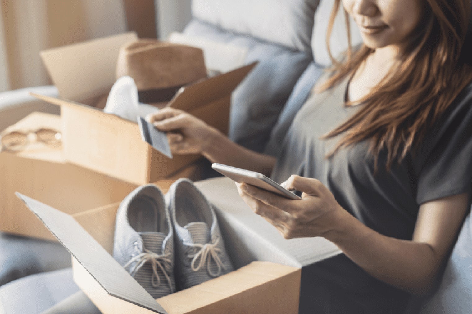 women buying online and opening a delivery